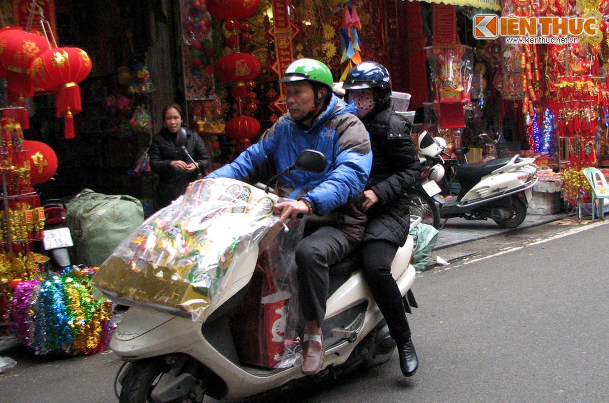 Nguoi dan Ha Noi doi mua ret sam le cung ong Tao-Hinh-4